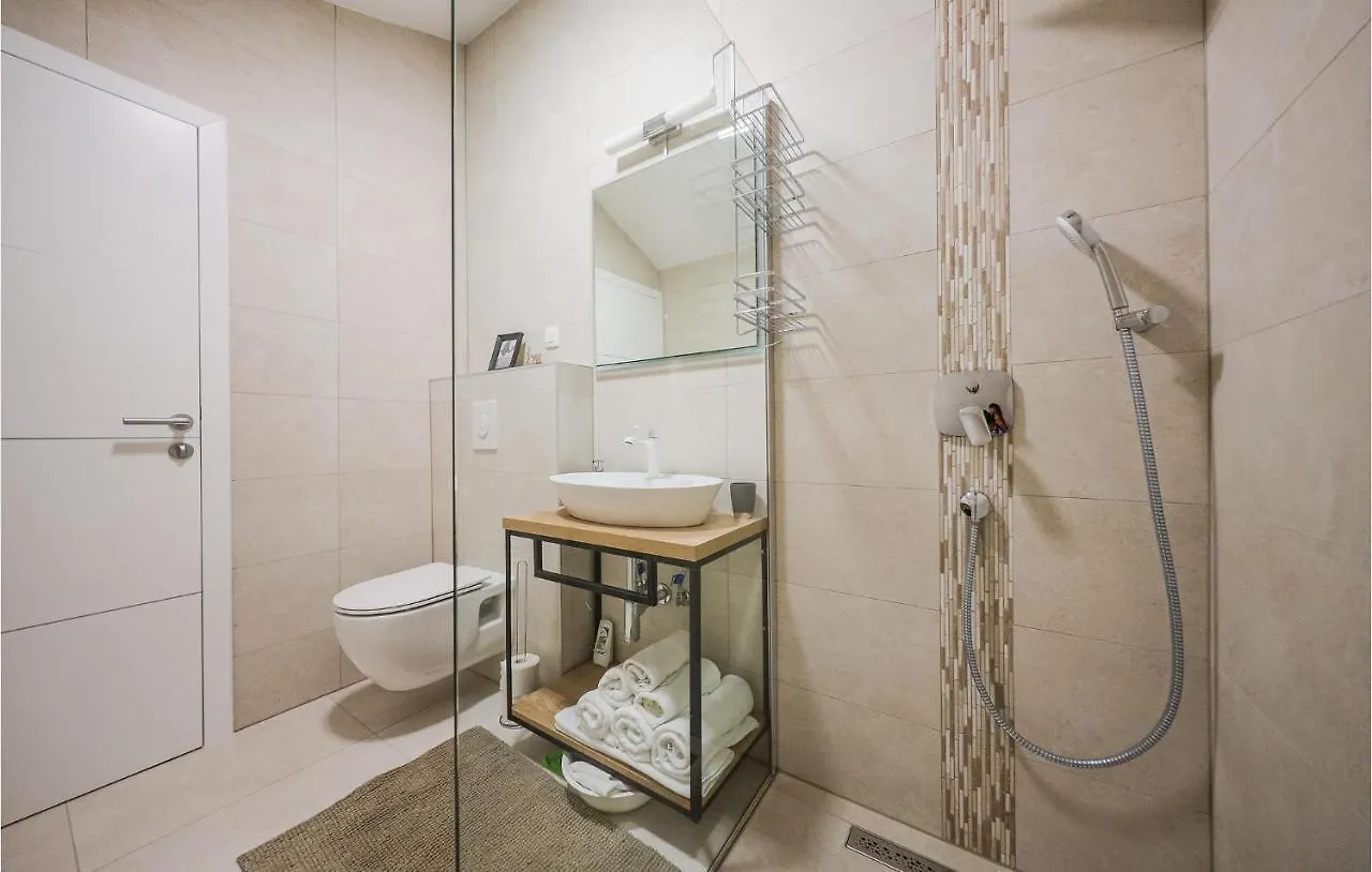 Gorgeous Apartment In Zadar With Wifi